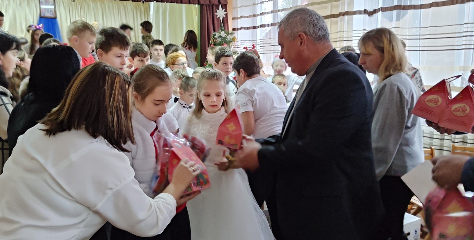 Податківці Тернопільщини – серед гостей свята «Серця, наповнені добром». Фото № 2/1