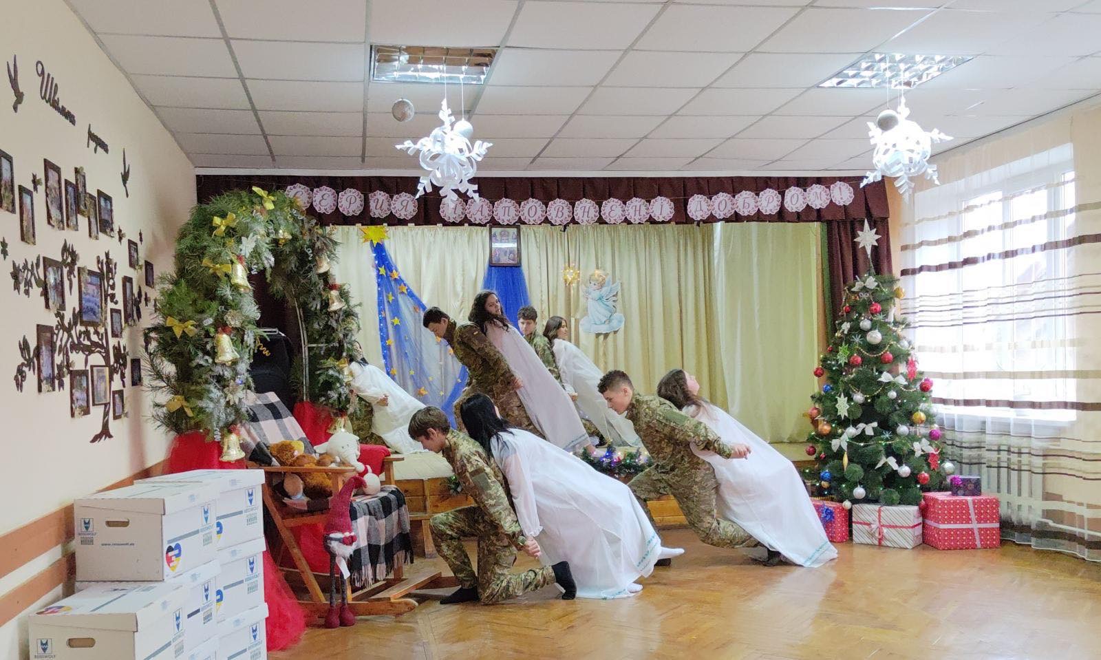 Податківці Тернопільщини – серед гостей свята «Серця, наповнені добром». Фото № 11/10